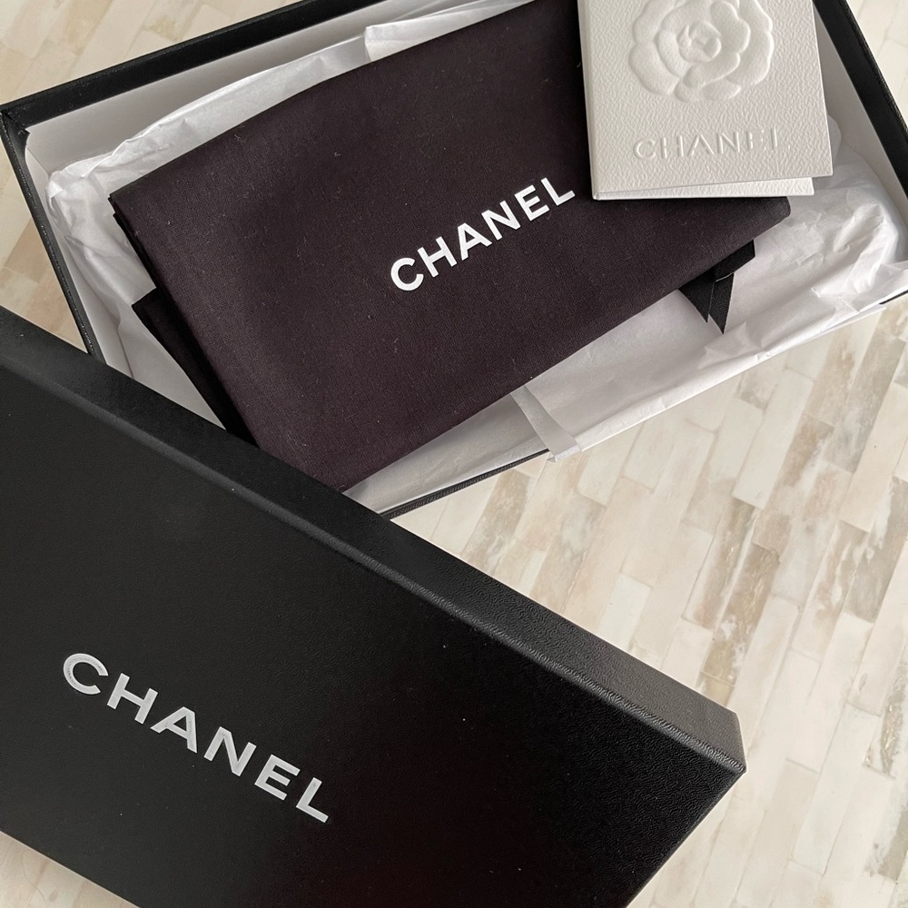 CHANEL -  Gorgeous Black & White color Espadrilles. Size 7